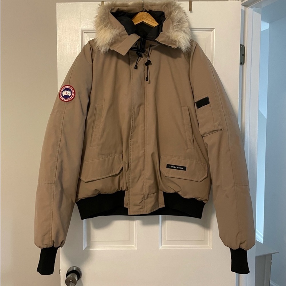 Official mens Canadian goose